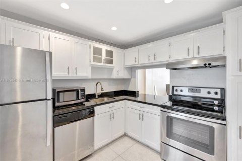 Condominio en alquiler en Hallandale Beach, Florida, 2 dormitorios, 111.48 m2 № 1867337 - foto 2