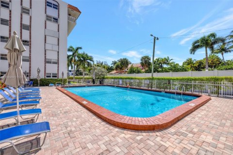Condominio en alquiler en Hallandale Beach, Florida, 2 dormitorios, 111.48 m2 № 1867337 - foto 6