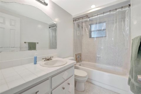 Condominio en alquiler en Hallandale Beach, Florida, 2 dormitorios, 111.48 m2 № 1867337 - foto 9