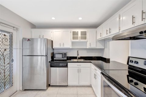 Condominio en alquiler en Hallandale Beach, Florida, 2 dormitorios, 111.48 m2 № 1867337 - foto 22