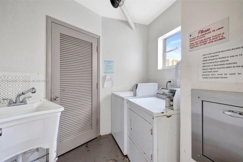 Condominio en alquiler en Hallandale Beach, Florida, 2 dormitorios, 111.48 m2 № 1867337 - foto 21
