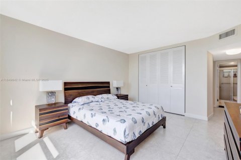 Condominio en alquiler en Hallandale Beach, Florida, 2 dormitorios, 111.48 m2 № 1867337 - foto 4