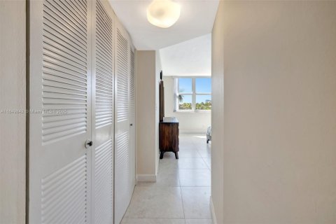 Condominio en alquiler en Hallandale Beach, Florida, 2 dormitorios, 111.48 m2 № 1867337 - foto 26