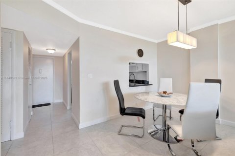 Condominio en alquiler en Hallandale Beach, Florida, 2 dormitorios, 111.48 m2 № 1867337 - foto 20