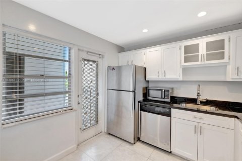 Condominio en alquiler en Hallandale Beach, Florida, 2 dormitorios, 111.48 m2 № 1867337 - foto 24