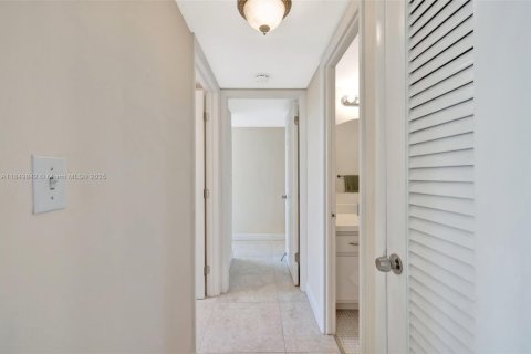 Condominio en alquiler en Hallandale Beach, Florida, 2 dormitorios, 111.48 m2 № 1867337 - foto 25