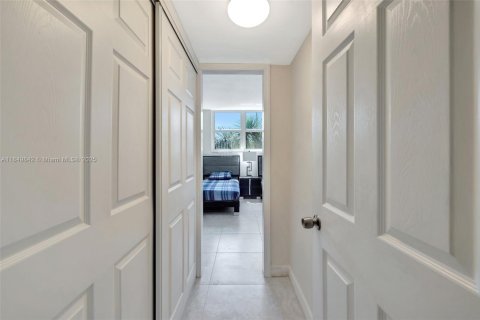 Condominio en alquiler en Hallandale Beach, Florida, 2 dormitorios, 111.48 m2 № 1867337 - foto 29