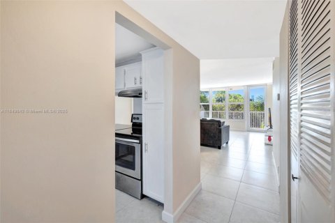 Condominio en alquiler en Hallandale Beach, Florida, 2 dormitorios, 111.48 m2 № 1867337 - foto 13