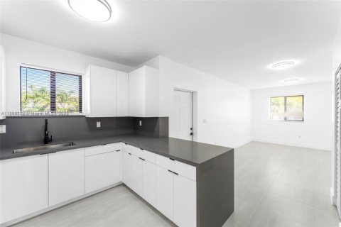 Villa ou maison à louer à Miami, Floride: 3 chambres № 1951207 - photo 3