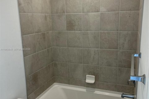 Villa ou maison à vendre à Lehigh Acres, Floride: 3 chambres, 171.78 m2 № 2025495 - photo 10