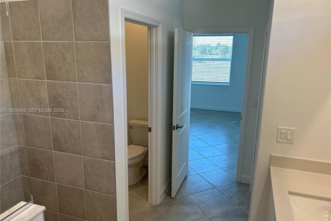 Villa ou maison à vendre à Lehigh Acres, Floride: 3 chambres, 171.78 m2 № 2025495 - photo 18