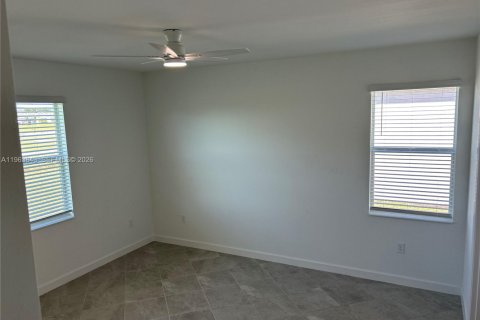 Villa ou maison à vendre à Lehigh Acres, Floride: 3 chambres, 171.78 m2 № 2025495 - photo 13