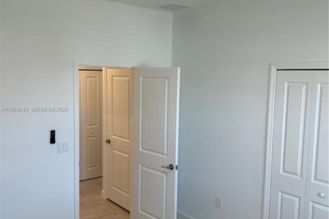 Villa ou maison à vendre à Lehigh Acres, Floride: 3 chambres, 171.78 m2 № 2025495 - photo 11