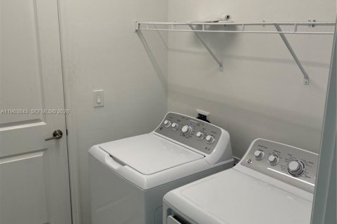 Villa ou maison à vendre à Lehigh Acres, Floride: 3 chambres, 171.78 m2 № 2025495 - photo 21