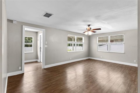 Villa ou maison à vendre à Tampa, Floride: 3 chambres, 103.31 m2 № 2258803 - photo 18