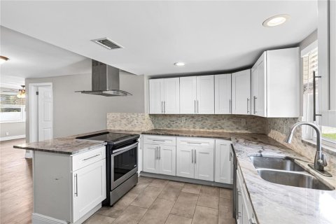 Villa ou maison à vendre à Tampa, Floride: 3 chambres, 103.31 m2 № 2258803 - photo 8