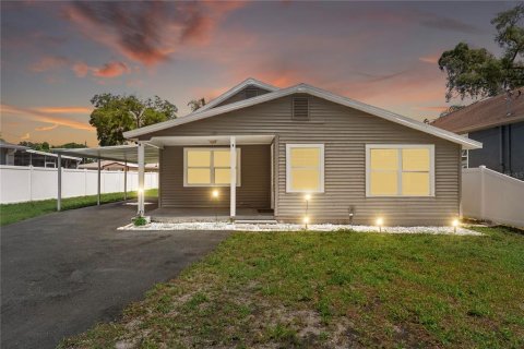 Villa ou maison à Tampa, Floride 3 chambres, 103.31 m2 № 2258803