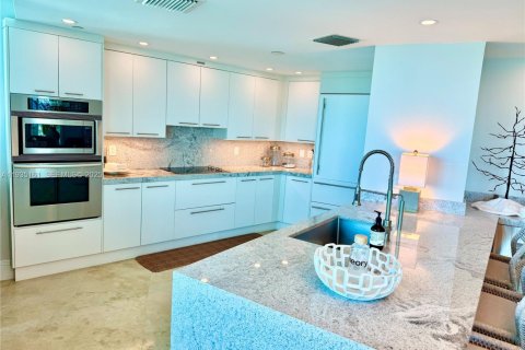 Condo in Fort Lauderdale, Florida, 2 bedrooms  № 1994759 - photo 3