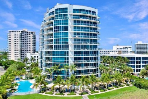 Condo in Fort Lauderdale, Florida, 2 bedrooms  № 1994759 - photo 1