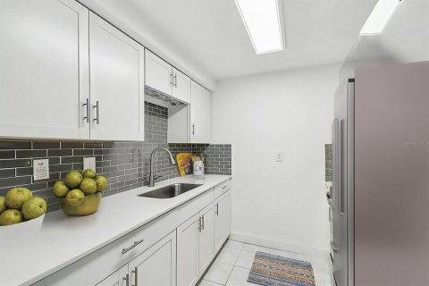 Condominio en venta en New Port Richey, Florida, 1 dormitorio, 57.97 m2 № 1582682 - foto 3