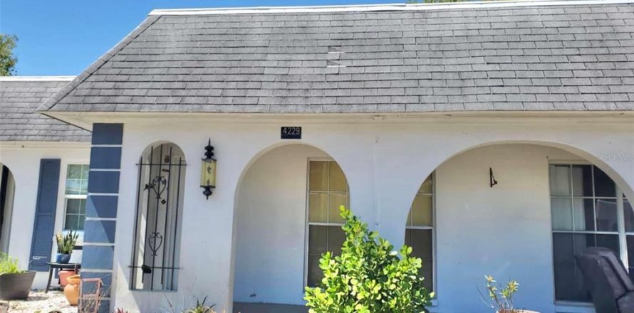 Condominio en New Port Richey, Florida, 1 dormitorio  № 1582682