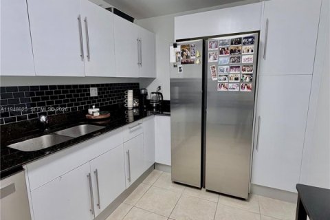 Copropriété à louer à Hollywood, Floride: 1 chambre, 84.17 m2 № 2007455 - photo 18