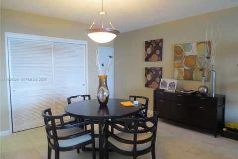 Copropriété à louer à Hollywood, Floride: 1 chambre, 84.17 m2 № 2007455 - photo 11