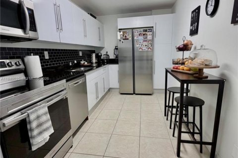 Copropriété à louer à Hollywood, Floride: 1 chambre, 84.17 m2 № 2007455 - photo 17