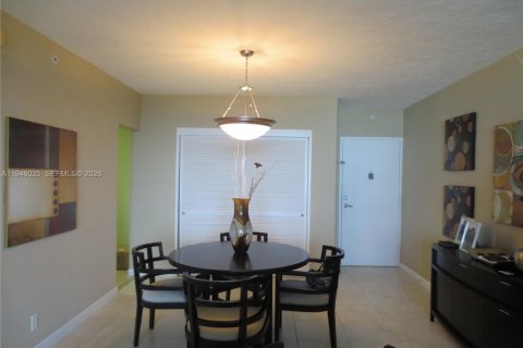 Copropriété à louer à Hollywood, Floride: 1 chambre, 84.17 m2 № 2007455 - photo 13