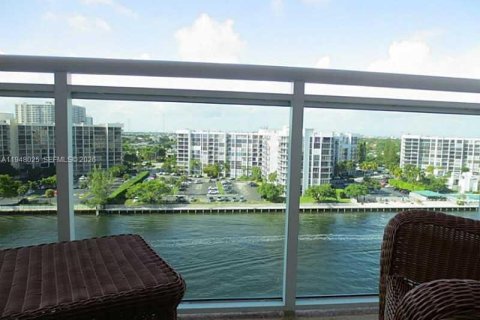 Copropriété à louer à Hollywood, Floride: 1 chambre, 84.17 m2 № 2007455 - photo 4