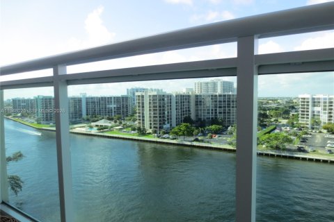 Copropriété à louer à Hollywood, Floride: 1 chambre, 84.17 m2 № 2007455 - photo 5