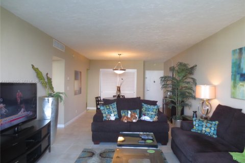 Copropriété à louer à Hollywood, Floride: 1 chambre, 84.17 m2 № 2007455 - photo 10