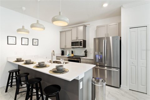 Townhouse in Kissimmee, Florida 5 bedrooms, 201.41 sq.m. № 1751391 - photo 5