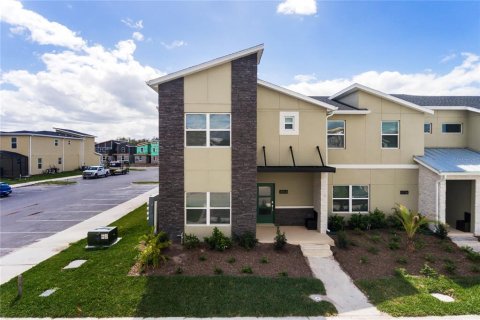 Townhouse in Kissimmee, Florida 5 bedrooms, 201.41 sq.m. № 1751391 - photo 1