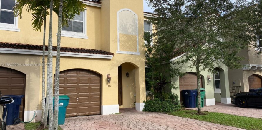 Touwnhouse à Miami, Floride 4 chambres, 173.73 m2 № 1931935