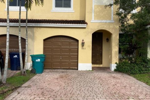 Touwnhouse à louer à Miami, Floride: 4 chambres, 173.73 m2 № 1931935 - photo 2