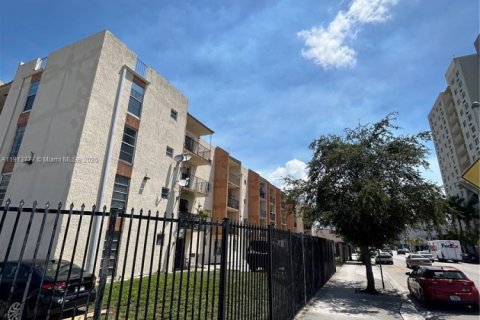 Condominio en Miami, Florida, 2 dormitorios  № 2034506