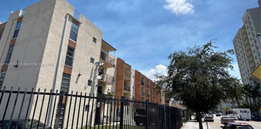 Condominio en Miami, Florida, 2 dormitorios  № 2034506