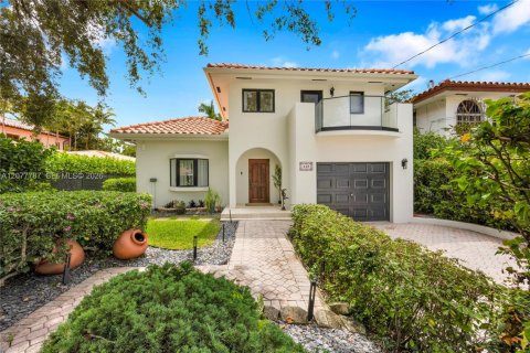 Villa ou maison à Miami, Floride 4 chambres, 291.71 m2 № 2352555