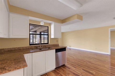 House in Cape Coral, Florida 3 bedrooms, 154.5 sq.m. № 1743065 - photo 11
