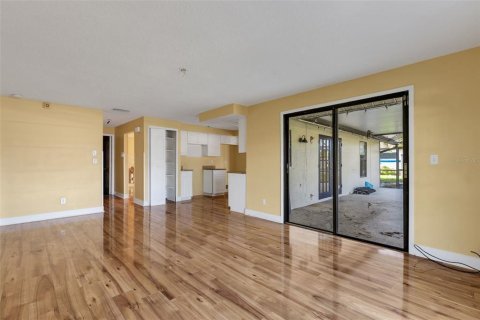 House in Cape Coral, Florida 3 bedrooms, 154.5 sq.m. № 1743065 - photo 10
