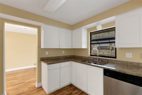 House in Cape Coral, Florida 3 bedrooms, 154.5 sq.m. № 1743065 - photo 12