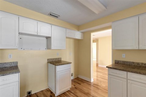 House in Cape Coral, Florida 3 bedrooms, 154.5 sq.m. № 1743065 - photo 13