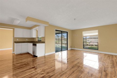 House in Cape Coral, Florida 3 bedrooms, 154.5 sq.m. № 1743065 - photo 5