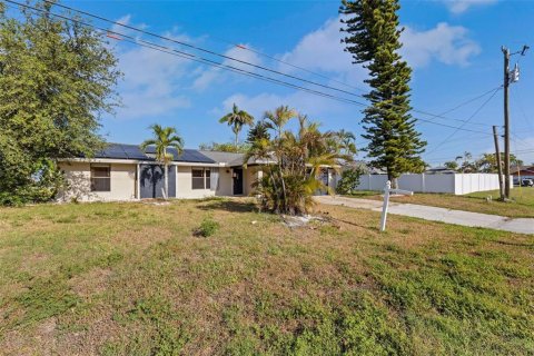 House in Cape Coral, Florida 3 bedrooms, 154.5 sq.m. № 1743065 - photo 4
