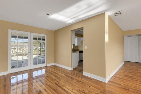 House in Cape Coral, Florida 3 bedrooms, 154.5 sq.m. № 1743065 - photo 8
