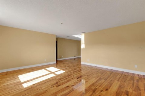 House in Cape Coral, Florida 3 bedrooms, 154.5 sq.m. № 1743065 - photo 18