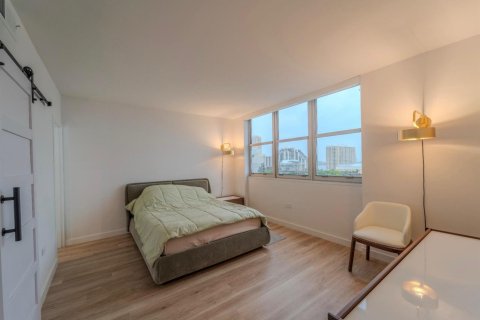 Copropriété à louer à Miami, Floride: 2 chambres, 91.97 m2 № 2401215 - photo 14