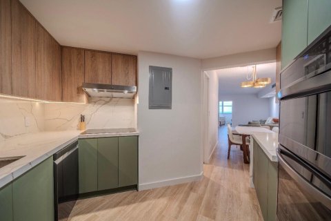 Copropriété à louer à Miami, Floride: 2 chambres, 91.97 m2 № 2401215 - photo 2