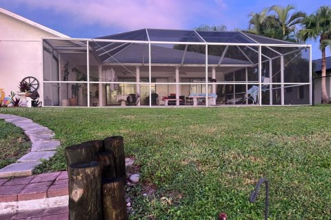 House in Cape Coral, Florida 3 bedrooms № 2059561 - photo 7